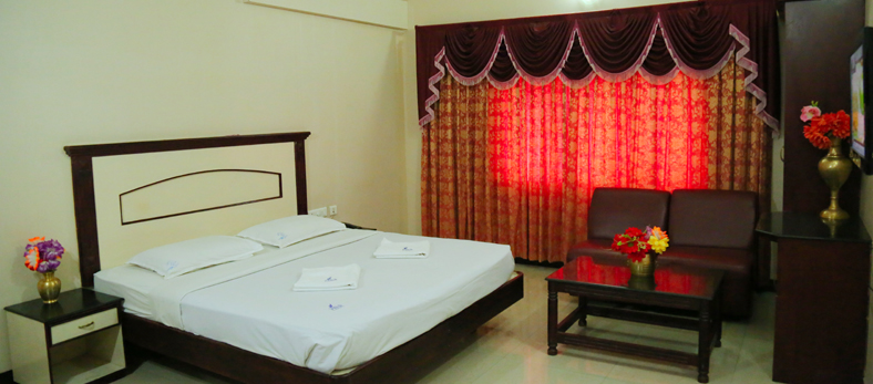DELUXE ROOM